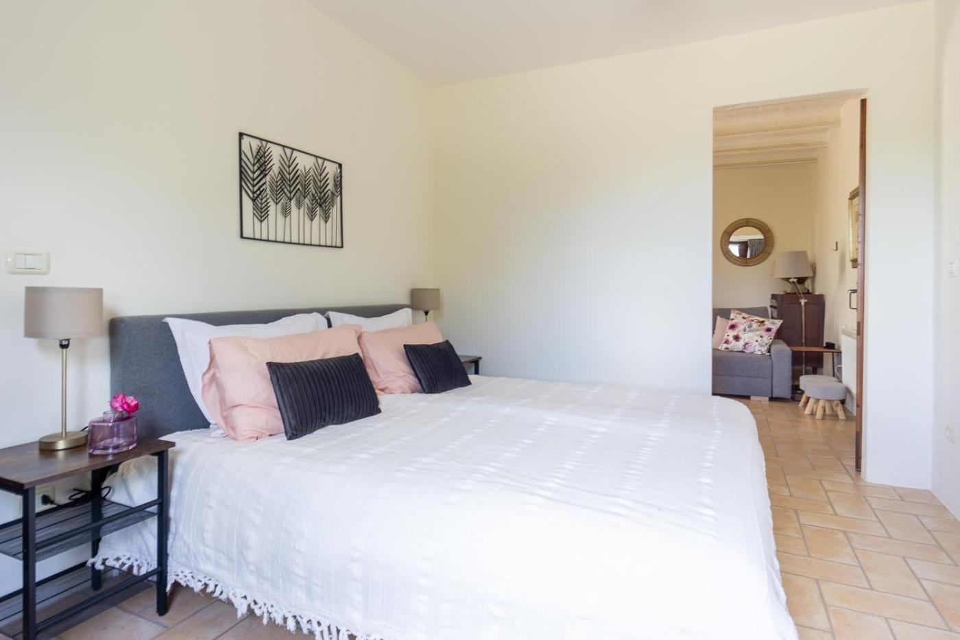 Rosa Nel Pozzo Apartments And B&B San Pietro  المظهر الخارجي الصورة