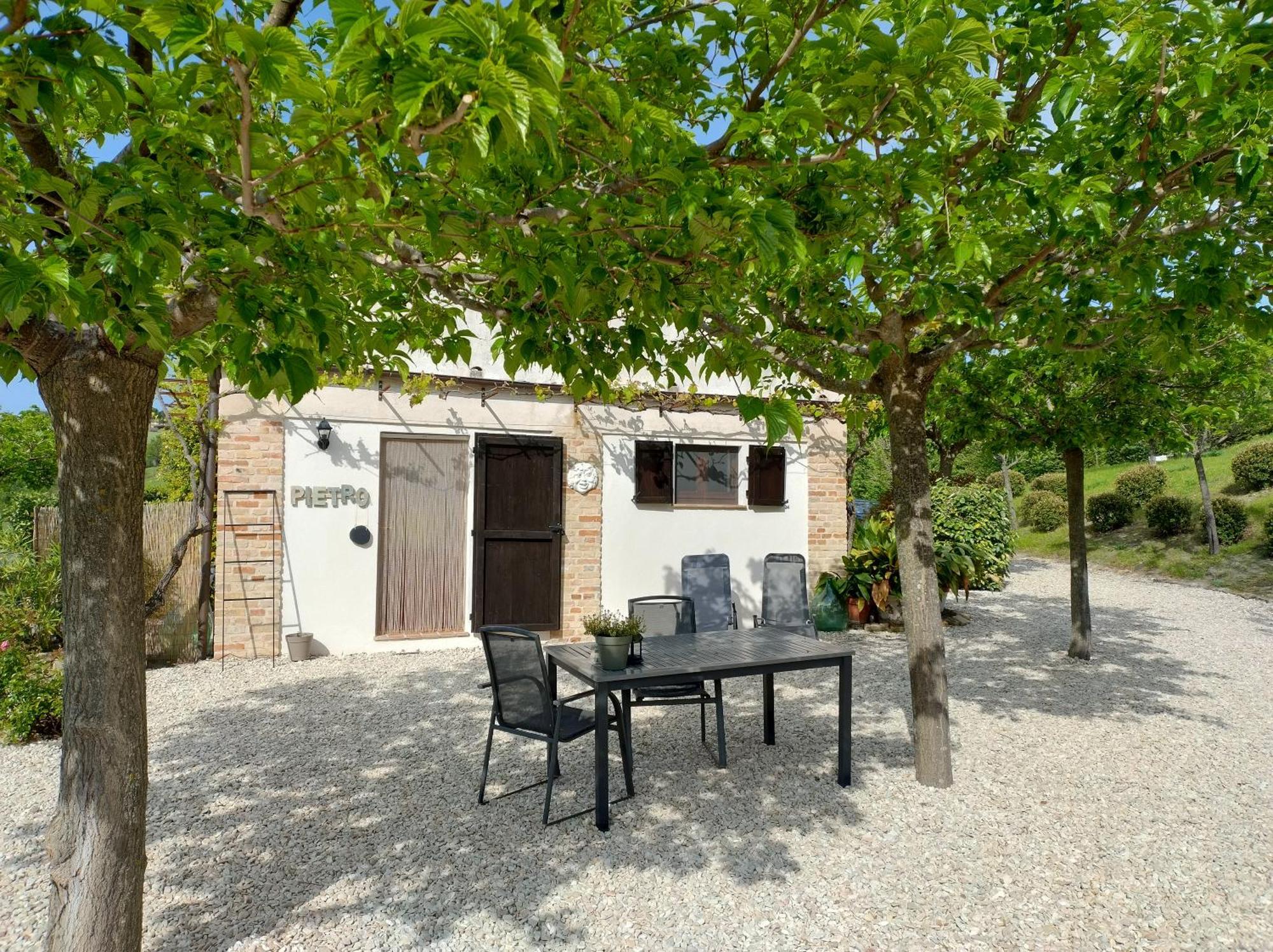 Rosa Nel Pozzo Apartments And B&B San Pietro  المظهر الخارجي الصورة