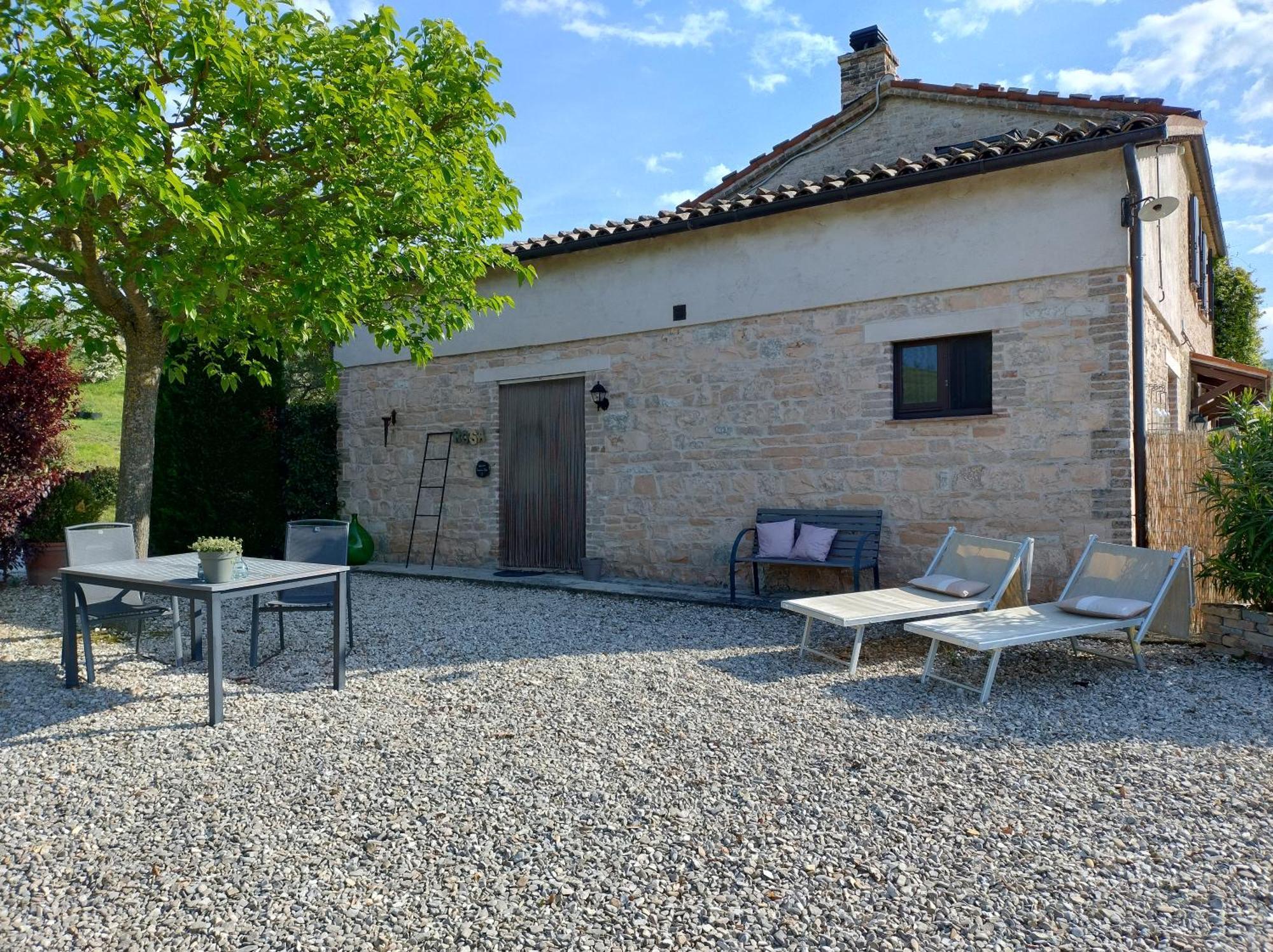 Rosa Nel Pozzo Apartments And B&B San Pietro  المظهر الخارجي الصورة