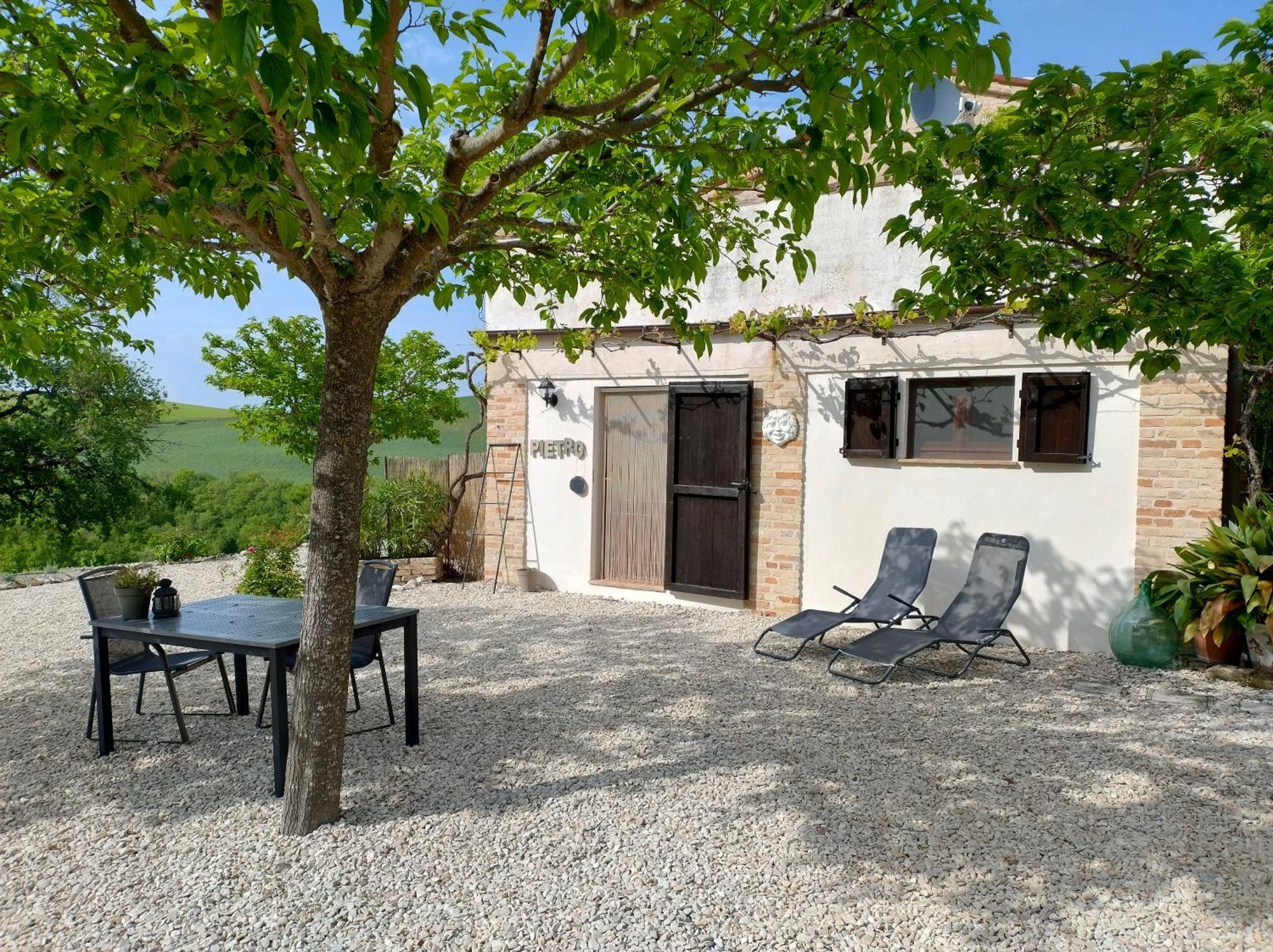 Rosa Nel Pozzo Apartments And B&B San Pietro  المظهر الخارجي الصورة